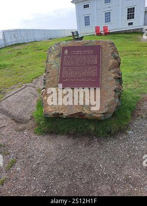 Gedenktafel zum Cape Spear Lighthouse an der National Historic Site des Cape Spear Lighthouse in St. John's, Neufundland & Labrador, Kanada Stockfoto