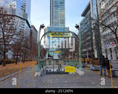 Ein Stück Paris in Montreal, Victoria Square Metro Station Schild in Montreal, Quebec, Kanada Stockfoto