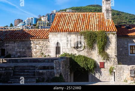 Kloster in der mittelalterlichen Stadt Budva, Montenegro Stockfoto