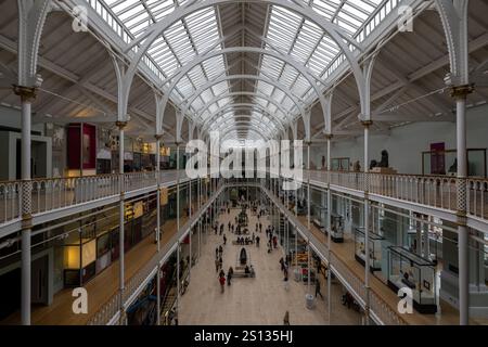 Edinburgh, Schottland - 16. Juli 2024: Innenraum des National Museum of Scotland in Edinburgh, Vereinigtes Königreich Stockfoto