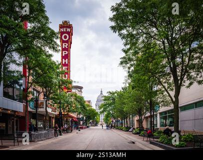 Madison, WI USA - 27. August 2017: Das historische Art déco Orpheum Theater befindet sich einen Block vom Wisconsin State Capitol entfernt. Stockfoto