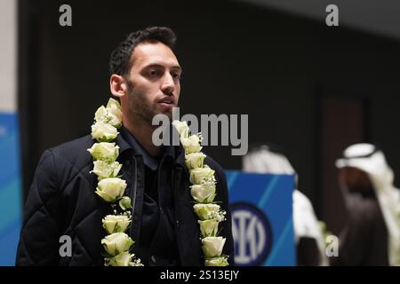 Riad, Saudi-Arabien. Dezember 2024 30. Inter Mailand Hakan Calhanoglu Ankunft am King Khalid International Airport während des EA Sports FC Supercup 2024/2025 - Sport, Fußball - Riad, Saudi Arabien - Montag, 30. Dezember 2024 (Foto: Massimo Paolone/LaPresse) Credit: LaPresse/Alamy Live News Stockfoto