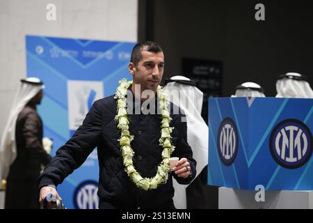 Riad, Saudi-Arabien. Dezember 2024 30. Inter Mailand Henrikh Mkhitaryan Ankunft am King Khalid International Airport während des EA Sports FC Supercup 2024/2025 - Sport, Fußball - Riad, Saudi Arabien - Montag, 30. Dezember 2024 (Foto: Massimo Paolone/LaPresse) Credit: LaPresse/Alamy Live News Stockfoto