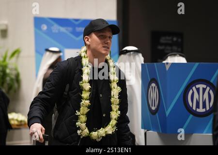 Riad, Saudi-Arabien. Dezember 2024 30. Inter Mailand Piotr Zielinski Ankunft am King Khalid International Airport während des EA Sports FC Supercup 2024/2025 - Sport, Fußball - Riad, Saudi Arabien - Montag, 30. Dezember 2024 (Foto: Massimo Paolone/LaPresse) Credit: LaPresse/Alamy Live News Stockfoto