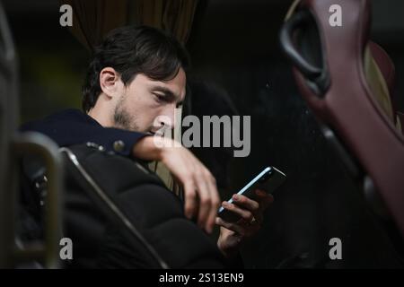 Riad, Saudi-Arabien. Dezember 2024 30. Inter Mailand Matteo Darmian Ankunft am King Khalid International Airport während des EA Sports FC Supercup 2024/2025 - Sport, Fußball - Riad, Saudi Arabien - Montag, 30. Dezember 2024 (Foto: Massimo Paolone/LaPresse) Credit: LaPresse/Alamy Live News Stockfoto