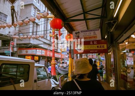 Binondo, Manila, Philippinen. November 2022. Farbenfrohe Straße in Manila Chinatown. Stockfoto