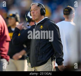 Head Coach Kirk Ferentz von den Iowa Hawkeyes sieht während des Spiels USA, Iowa Hawkeyes vs Missouri Tigers, College Football, Music City Bowl Game, 30.12.2024 Foto: Eibner-Pressefoto/Scott Coleman Stockfoto