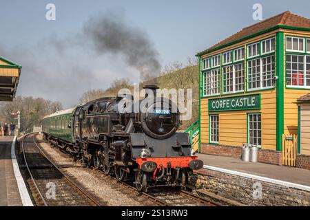 BR Standard Class 4 2-6-4T Nr. 80104 (läuft als 80126), Corfe Castle, Dorset, England, Großbritannien Stockfoto