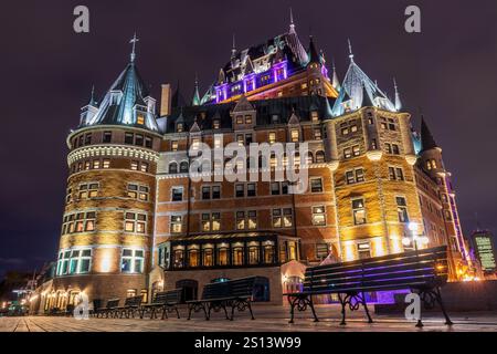 Quebec, Kanada - Oktober 18 2021 : Nachtansicht der Altstadt von Quebec Fairmont Le Chateau Frontenac im Herbst. Stockfoto