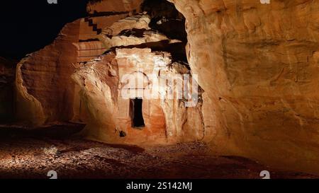 Nabatäische Grabstätte in Al Ula, Nachtschuss, Saudi Arabien, Al Ula Stockfoto