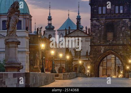 Karlsbrücke in Prag am Abend, Tschechien, Prag Stockfoto