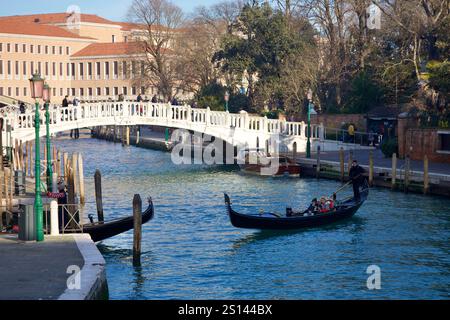 Venedig, Italien. Dezember 2024. Kanäle von Venedig. Stockfoto