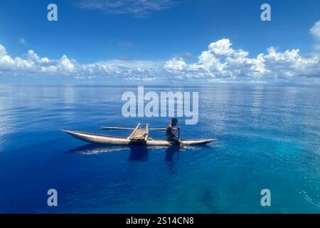 Sie wohnen auf den Vitu-Inseln in ihren traditionellen Kanus, Lama Anchorage, New Britain, Papua-Neuguinea Stockfoto