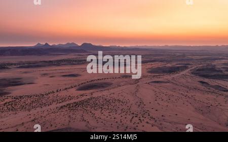 Abendpanorama in Damaraland - aus der Luft, Twyfelfontein, Namibia, Afrika Stockfoto