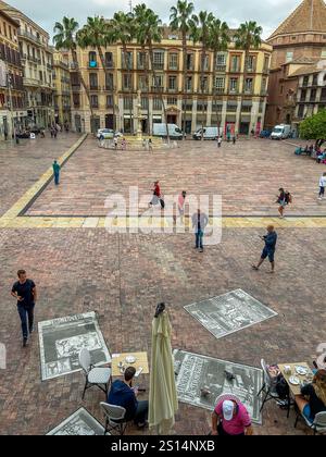 Malaga, Spanien, Hochwinkel, Menschen Gehen, Historisch, Straßenszene, Altstadt, (Plaza de la Constitucion) Stockfoto