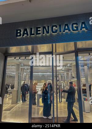 Paris, Frankreich, Touristen Shopping, Exklusive Luxus Shopping im Geschäft, 'Balenciaga' (Rue de Faubourg Saint Honoré) Eingang, Logo, Kering Stockfoto