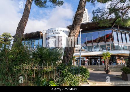 Montreux, Schweiz - 11. Dezember 2024: Casino Barriere Montreux, Eingang, entlang der Küste des Genfer Sees Stockfoto