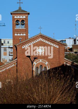 Kirche Santa Teresa del Bambino Gesu entlang der Via Marcantonio Colonna in Mailand, Lombardei, Italien. Fassade Stockfoto