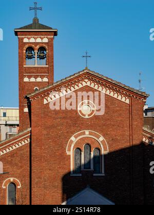 Kirche Santa Teresa del Bambino Gesu entlang der Via Marcantonio Colonna in Mailand, Lombardei, Italien. Fassade Stockfoto