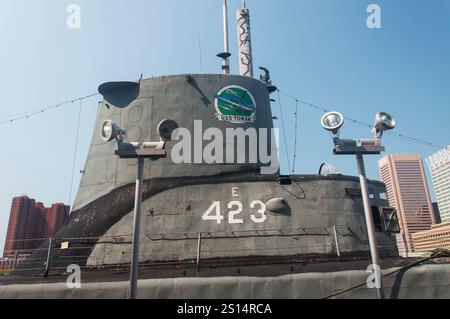 Ein stillgelegtes U-Boot der USS Torsk aus dem Zweiten Weltkrieg im Hafen von baltimore maryland. Stockfoto