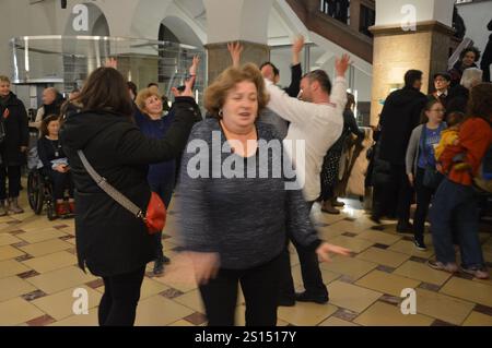Berlin, Deutschland - 30. Dezember 2024 - Hanukkah-Feier im Berliner Rathaus des Bezirks Neukölln. (Foto: Markku Rainer Peltonen) Stockfoto