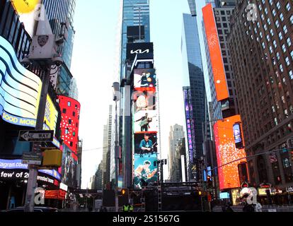 New York, NY, USA. Dezember 2024 31. Blick auf den Times Square an Silvester am 31. Dezember 2024 in New York City. Quelle: Rw/Media Punch/Alamy Live News Stockfoto
