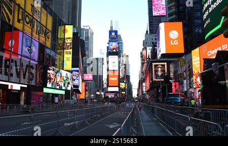 New York, NY, USA. Dezember 2024 31. Blick auf den Times Square an Silvester am 31. Dezember 2024 in New York City. Quelle: Rw/Media Punch/Alamy Live News Stockfoto
