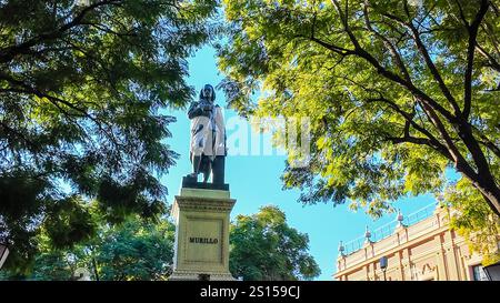 Das Denkmal für Murillo an der Plaza del Museo in Sevilla ehrt den berühmten spanischen Maler Bartolomé Esteban Murillo. Diese Statue steht als Tribut t Stockfoto