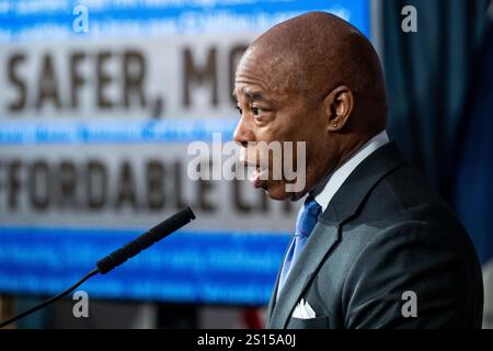 New York City, Usa. Dezember 2024 31. Der Bürgermeister von New York, Eric Adams (D), spricht auf einer Pressekonferenz im Rathaus von New York. Quelle: SOPA Images Limited/Alamy Live News Stockfoto