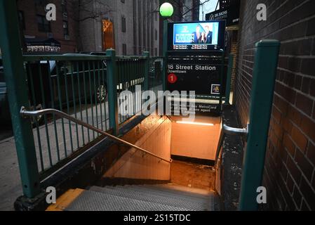 Chelsea, Manhattan, New York, Deer. Dezember 2024 31. (Neu) ein Mann ist in Gewahrsam und wird verhört, nachdem ein anderer Mann bei einem neuen yearÃ¢â‚¬â„¢Angriff in manhattan, New york, auf die U-Bahn-Gleise geschoben wurde. 31. Dezember 2024, manhattan, New york, usa: Es geschah auf der Südseite 1 Gleise am Bahnhof 18. Straße in chelsea kurz nach 13:30 Uhr wurde das Opfer in kritischem Zustand nach bellevue gebracht. Der Verdächtige ist weggelaufen, aber die Behörden sagten, dass sie einen Mann in Gewahrsam hätten, der kurz vor 16 Uhr verhört wurde. Quelle: ZUMA Press, Inc./Ala Stockfoto