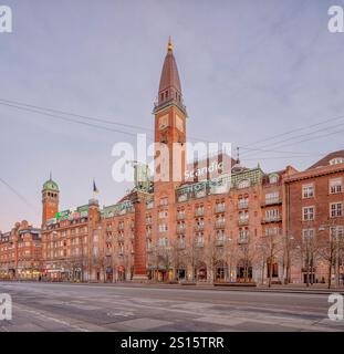 Scandic Palace Hotel in Rådhuspladsen in Kopenhagen mit einer emty Street, Dänemark, 12. Dezember 2024 Stockfoto