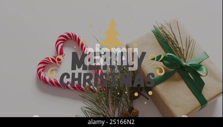 Bild des weihnachtsgrüßtextes über weihnachtsgeschenk und -Dekoration Stockfoto