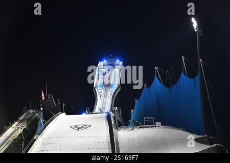 Garmisch Partenkirchen, Deutschland. Januar 2025. GARMISCH-PARTENKIRCHEN, DEUTSCHLAND - DEZEMBER 31: Überblick über die Olympiaschanze atFIS Ski Woman Jumping World Cup - HS142 der zwei Nächte Tour 24/25 am 31. Dezember 2024 in Garmisch-Partenkirchen, Deutschland.241231 SEPA 24 240 - 20250101 PD1671 Credit: APA-PictureDesk/Alamy Live News Stockfoto