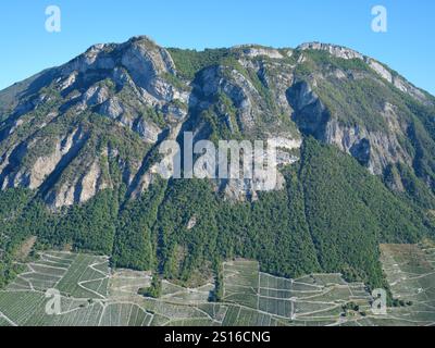 LUFTAUFNAHME. Geologischer Standort. Montmélian, Savoie, Auvergne-Rhône-Alpes, Frankreich. Stockfoto