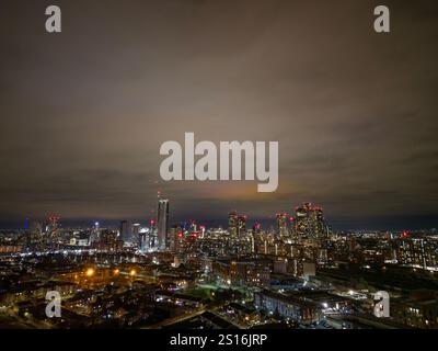 Luftaufnahme von Manchester mit Blick auf den Deansgate Square Komplex bei Sonnenuntergang und Dämmerung Stockfoto
