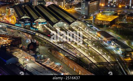 Luftaufnahme von Manchester mit Blick auf den Deansgate Square Komplex bei Sonnenuntergang und Dämmerung Stockfoto
