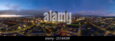 Luftaufnahme von Manchester mit Blick auf den Deansgate Square Komplex bei Sonnenuntergang und Dämmerung Stockfoto