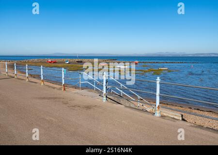 Ein schöner sonniger Morgen in Morecambe an der Küste von Lancashire im Nordwesten Englands. Stockfoto