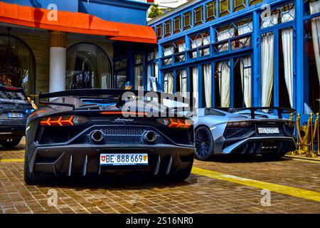 Cannes, Frankreich - 7. September 2024 : hinter dem Lamborghini Aventador SVJ parkte im Palast Le Mariotte für die Lamborghini Geneve Tour Torque Rally Stockfoto