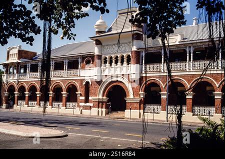 Ehemaliges Queen's Hotel on the Strand, Townsville, North Queensland, Australien. Es ist auch bekannt als Telecasters North Queensland Ltd Building. Archivfoto aus dem Jahr 1991 Stockfoto