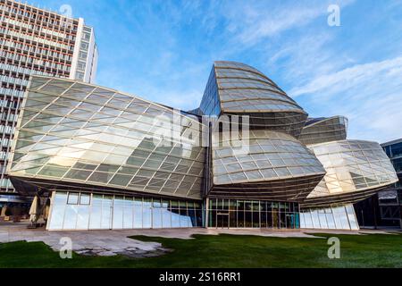 Das Bürogebäude von Novartis Pharma wurde von Frank O. Gehry, Novartis Campus in Basel, Schweiz, entworfen. Stockfoto