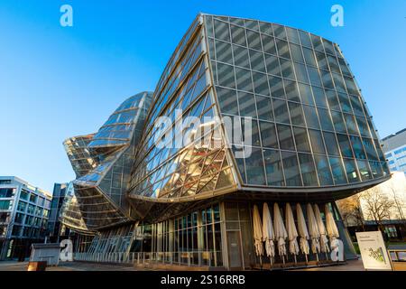 Das Bürogebäude von Novartis Pharma wurde von Frank O. Gehry, Novartis Campus in Basel, Schweiz, entworfen. Stockfoto