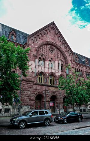 Metz, Frankreich - 7. August 2024 : Blick auf das Postamt von Metz, vor dem Bahnhof. Es ist im neo-römischen Stil. Stockfoto