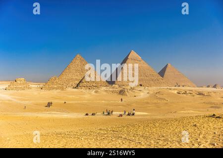Die große Pyramidenanlage von Gizeh in Kairo, Ägypten. Gizeh Nekropolis am Stadtrand von Kairo mit großer Sichtbarkeit Kairo Ägypten Copyright: xx Stockfoto