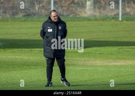 Frank Schmidt (FC Heidenheim, Cheftrainer), GER, FC Heidenheim, Fussball, Bundesliga, Trainingsauftakt, Winterpause, Spielzeit 2024/2025, 01.01.2025, Eibner-Pressefoto/Sascha Walther Stockfoto