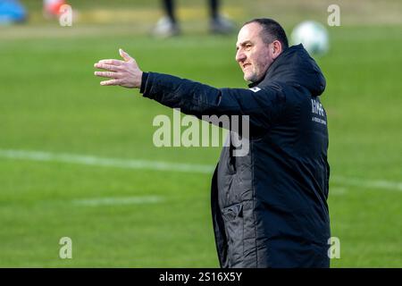 Frank Schmidt (FC Heidenheim, Cheftrainer), GER, FC Heidenheim, Fussball, Bundesliga, Trainingsauftakt, Winterpause, Spielzeit 2024/2025, 01.01.2025, Eibner-Pressefoto/Sascha Walther Stockfoto