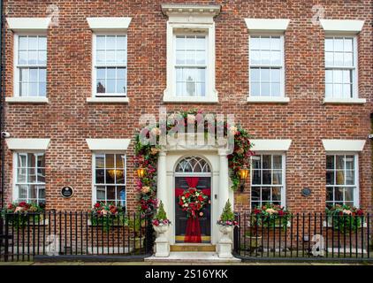 No 35 Rodney Street, eine Straße georgianischer Architektur Häuser in der Merseyside Stadt Liverpool, dekoriert für die festliche weihnachtszeit Stockfoto