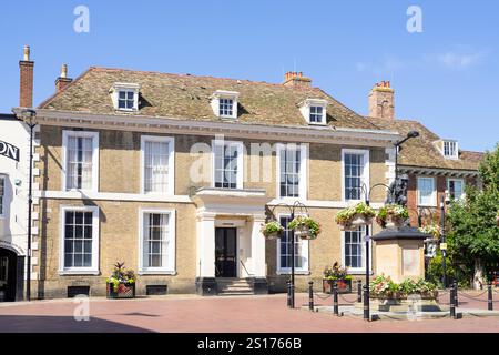 Wykeham House Market Hill Huntingdon ein georgianisches Herrenhaus im Marktplatz Huntingdon Stadtzentrum Huntingdon Cambridgeshire England Großbritannien GB Europa Stockfoto