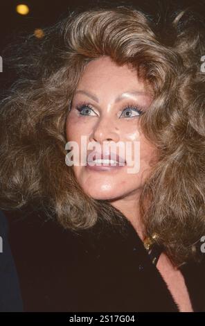 **DATEIFOTO** Jocelyn Wildenstein ist verstorben. Jocelyn Wildenstein bei einer Aufführung von „Fosse“ im Broadhurst Theatre in New York City am 4. März 1999. Foto: Henry McGee/MediaPunch Stockfoto