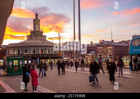 Shopper sind mit weihnachtsgeschäften in der Stadt Liverpool in merseyside beschäftigt Stockfoto